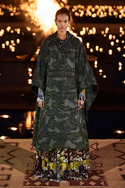 Look 27